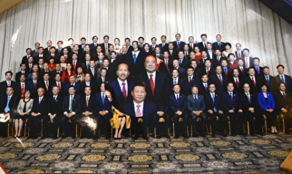 近百名海外亲共侨领与中共党魁习*近*平大合照